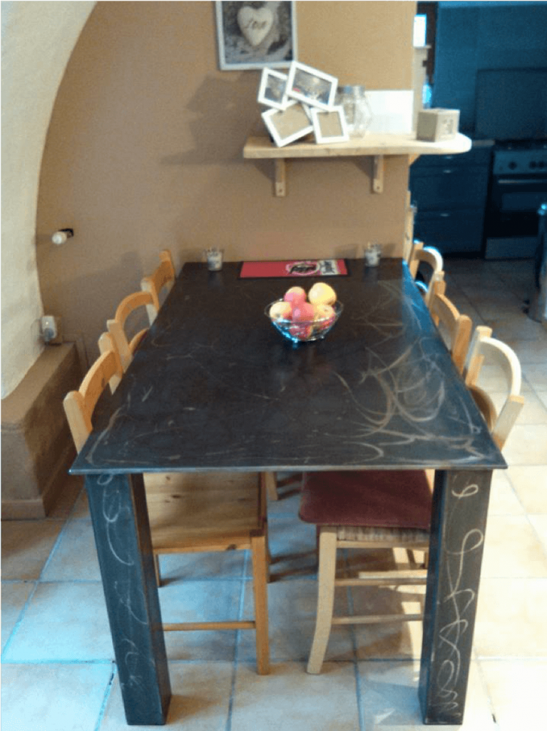 Table faite à la main par un ferronnier