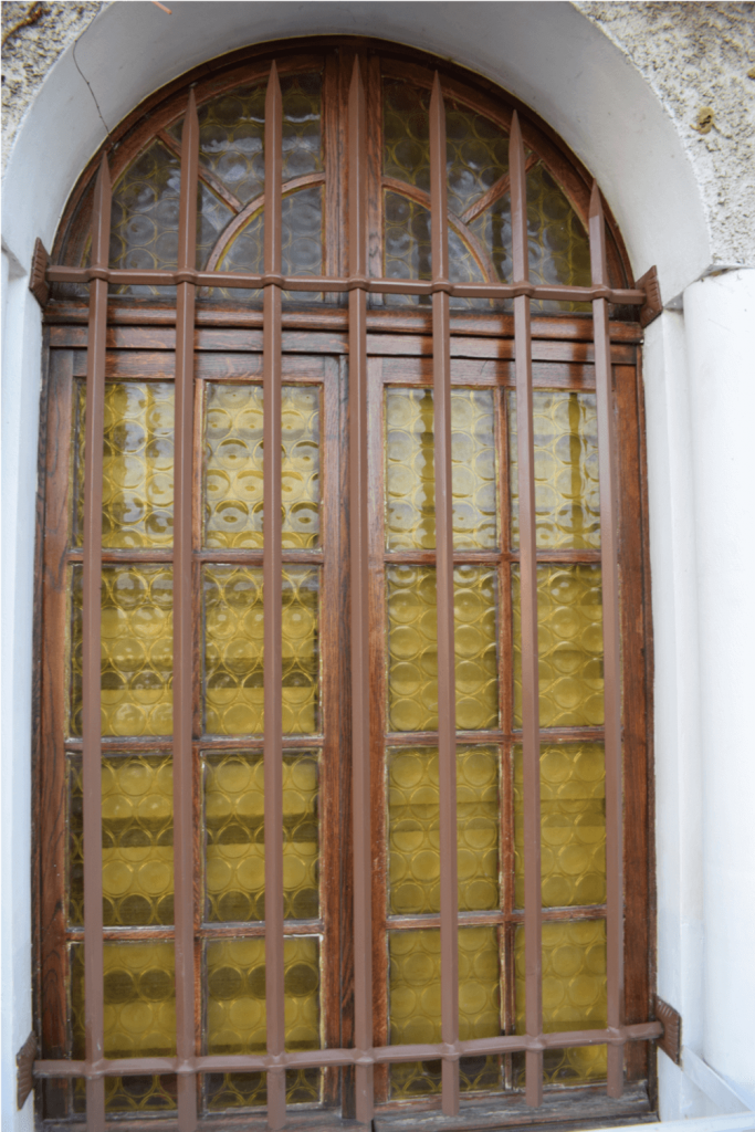 Grille de défense forgée pour une villa en Isère